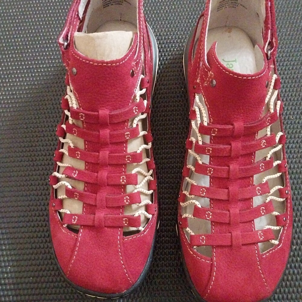 Jambu size 6.5